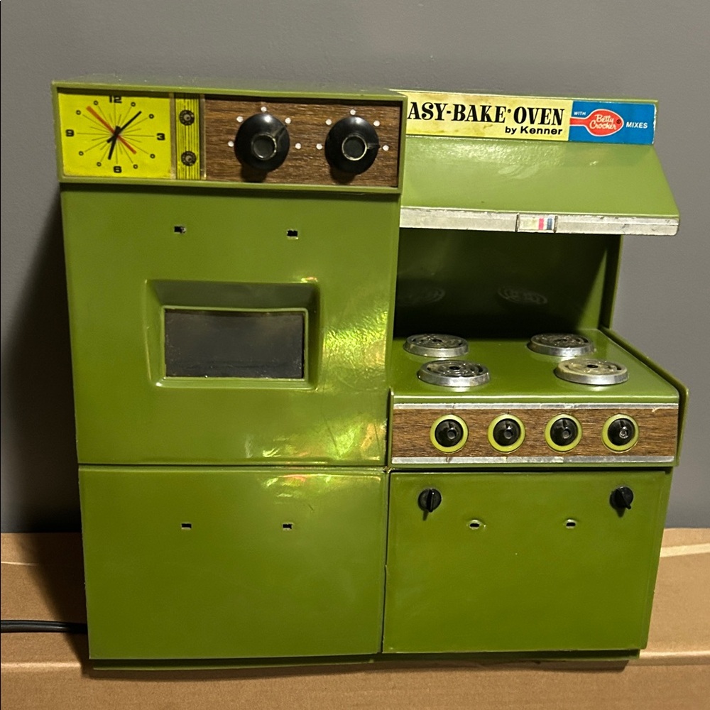 Vintage Kenner Easy-Bake Oven by - Green
